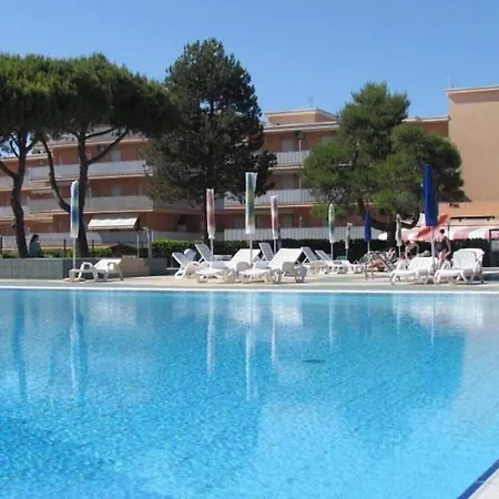 Studio For 4 People In With 12 Pools - Tennis - Volleyball - Kids Area * Bibione
